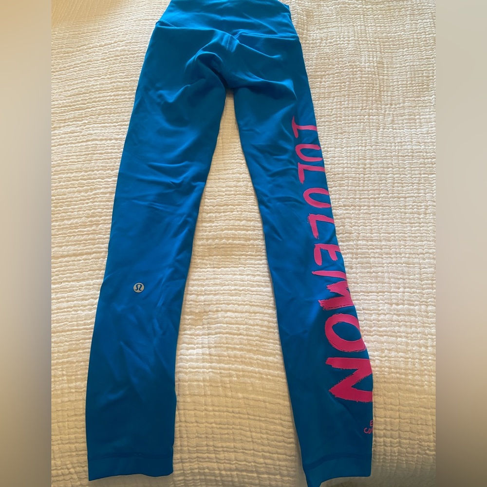 Lululemon wunder train leggings high rise tight 24” Ed Curtis Sz 2 blue & pink - Picture 2 of 3